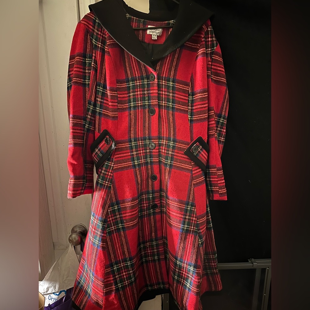 Unique Vintage 1X / 16 Red and Black Plaid Swing Coat